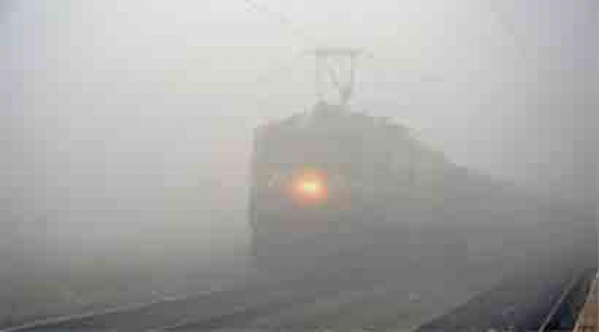 18 trains delayed as fog covers Delhi